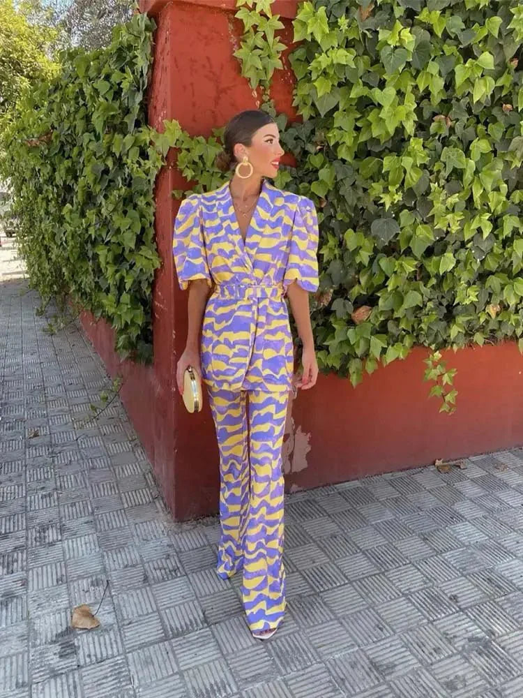 Elise Nevers | Women's Complete Modern and Impressive Ensemble