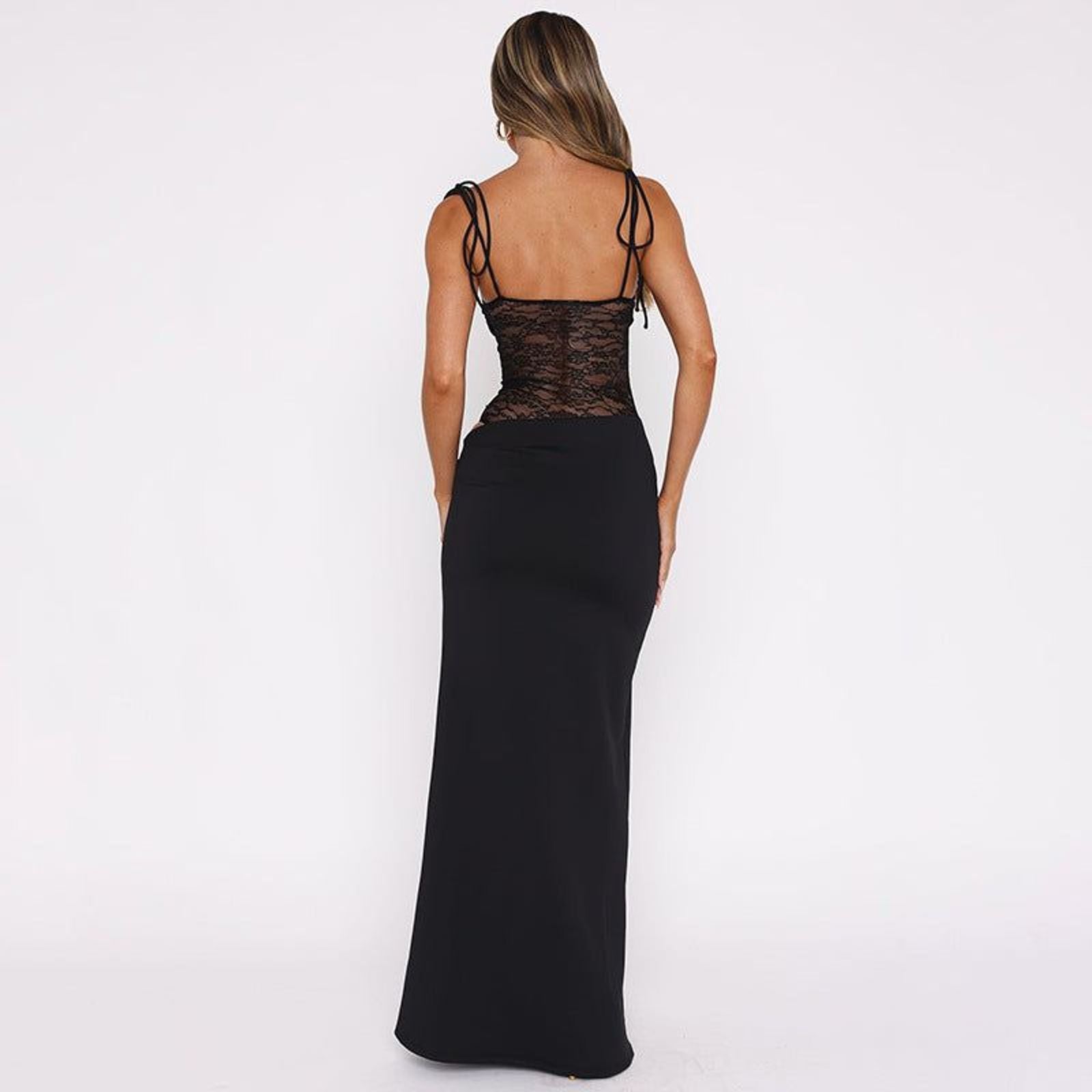 Cléa Voss | Long Lace Dress with Floral Patterns