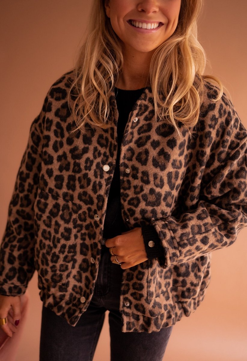 Renee Lacroix | Women's Oversized Leopard Print Snap-Button Quilted Jacket