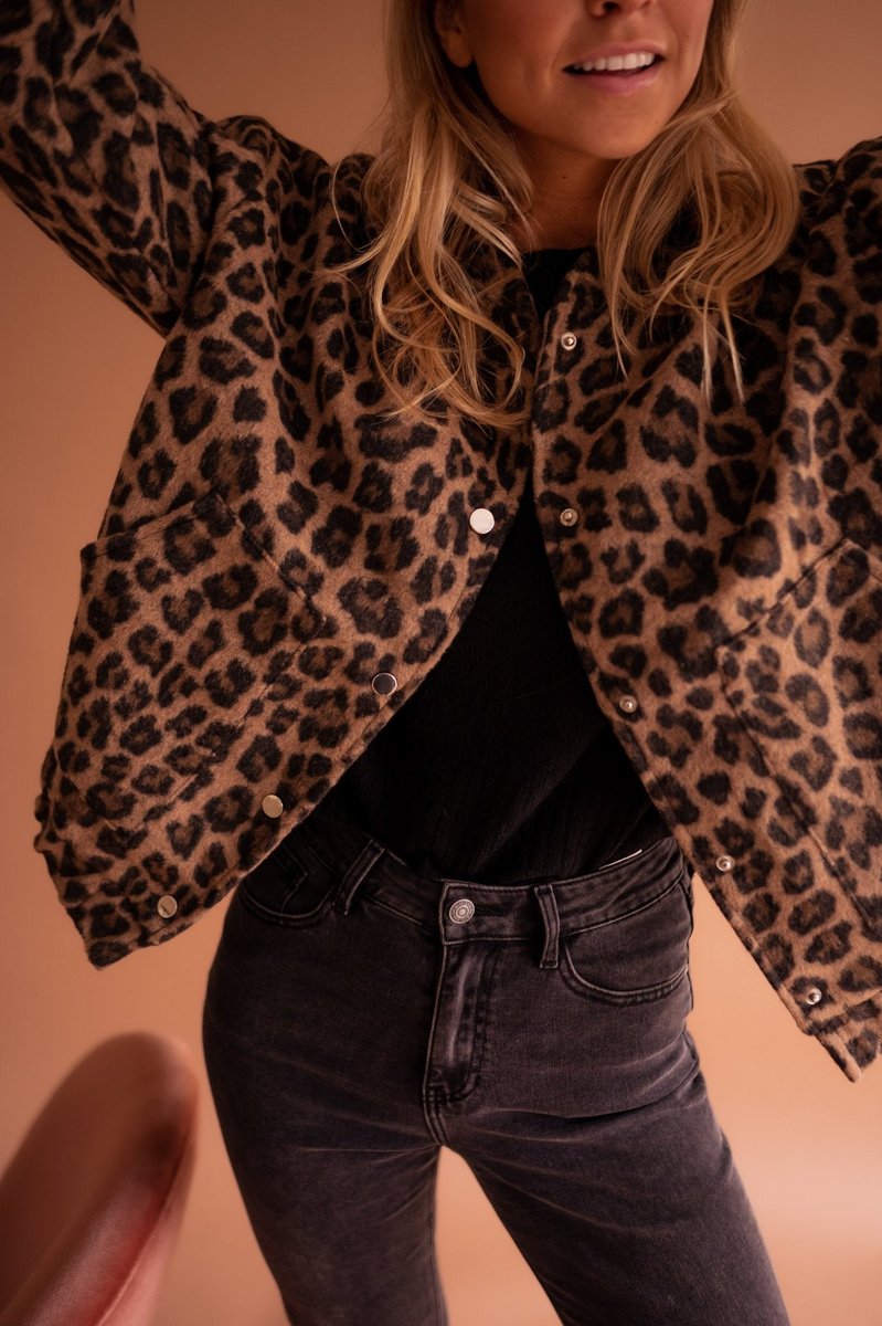 Renee Lacroix | Women's Oversized Leopard Print Snap-Button Quilted Jacket